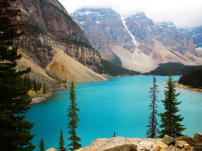 Is-it-a-good-idea-to-take-a-tour-to-Banff-Moraine-Lake-Cover