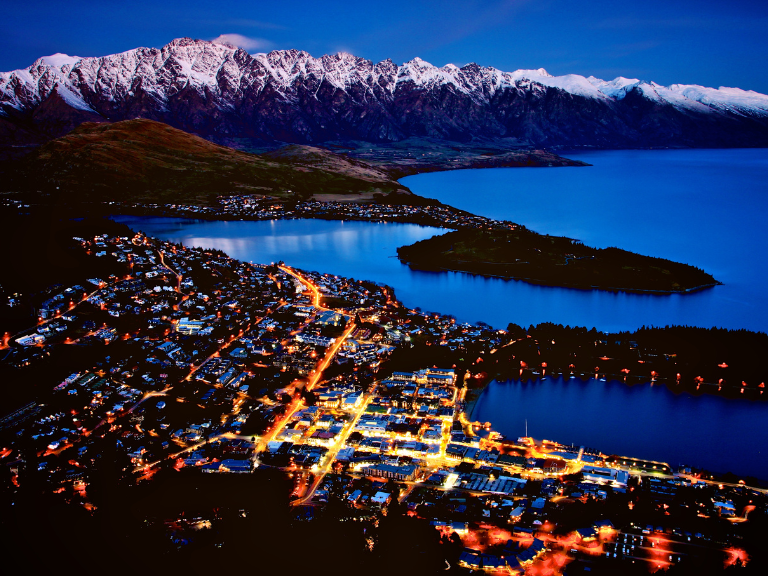 the-serene-Queenstown-Lake-is-a-perfect-choice
